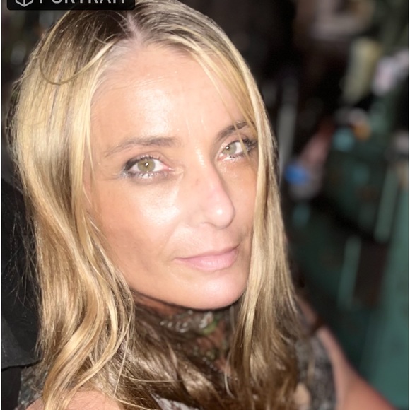 Meet your Posher, Torri - Picture 2 of 2